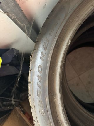 Neumáticos Pirelli P Zero 255/40 R21 102 V