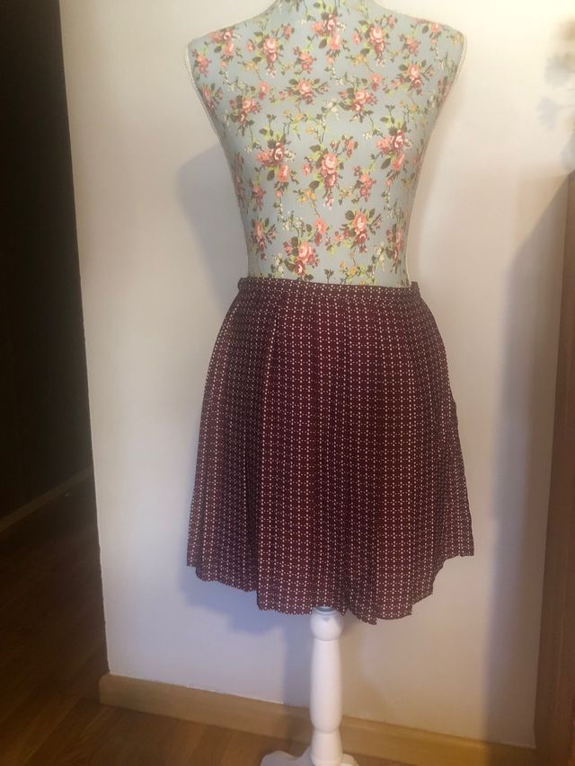 Falda pliegues mini.  talla 36