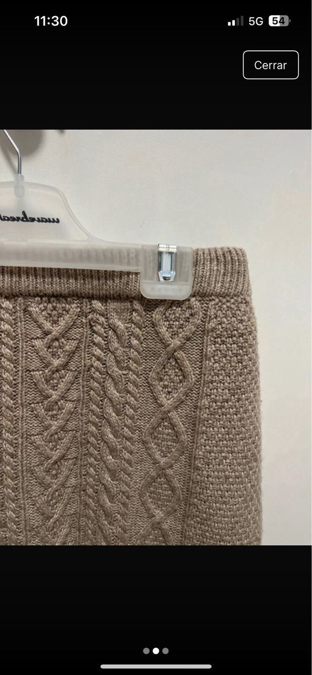 Falda de lana beige trenzada