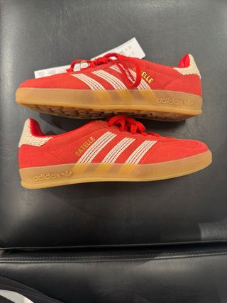 Adidas Gazelle Rojas y Beige Nuevas