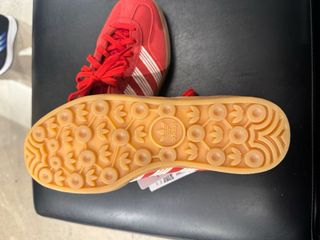 Adidas Gazelle Rojas y Beige Nuevas