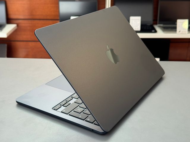 MacBook Air 2024 M3 con GARANTIA