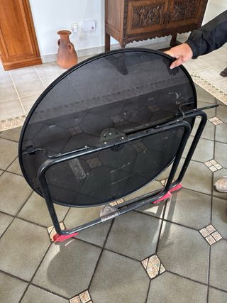 Mesa redonda plegable de metal
