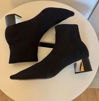 Botines de tejido negro con tacón plateado