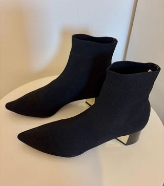 Botines de tejido negro con tacón plateado
