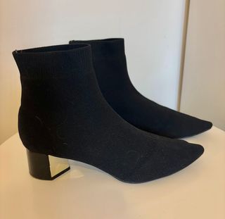 Botines de tejido negro con tacón plateado