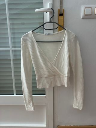 Top blanco escote cruzado manga larga