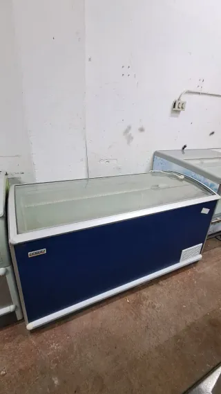 Arcón Congelador Azul con Tapa de Cristal