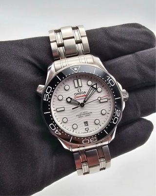 Omega Seamaster Diver 300M (white dial)