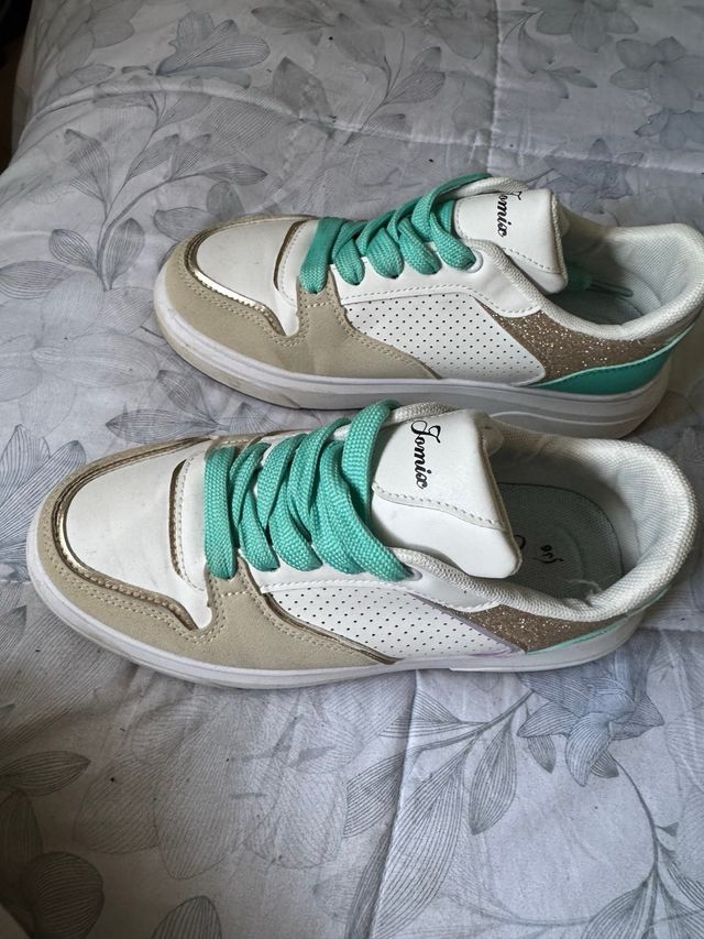 Sneakers bianche e oro con glitter