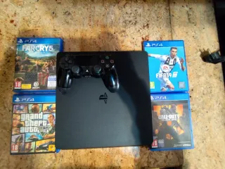 PS4 con 4 juegos