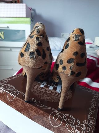 Zapatos pelo animal print tacón