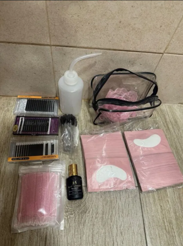 Lote de pestañas postizas y accesorios