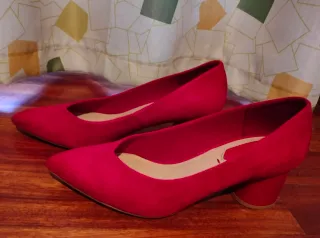 Zapatos de tacón ante rojo