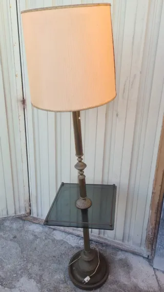 Lámpara de pie vintage con mesa