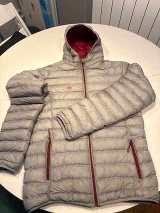 Plumífero Izas Gris y Rojo Talla M