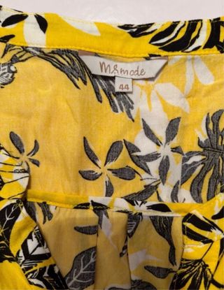 Camisa sin mangas floral amarilla