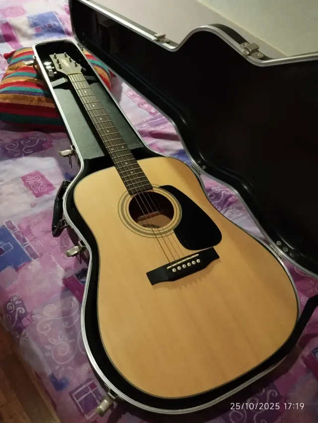 Guitarra Acústica con Estuche