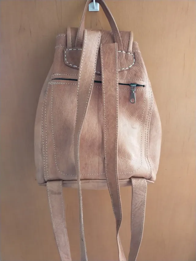 Mochila de cuero marrón