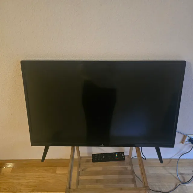 Televisor pequeño negro