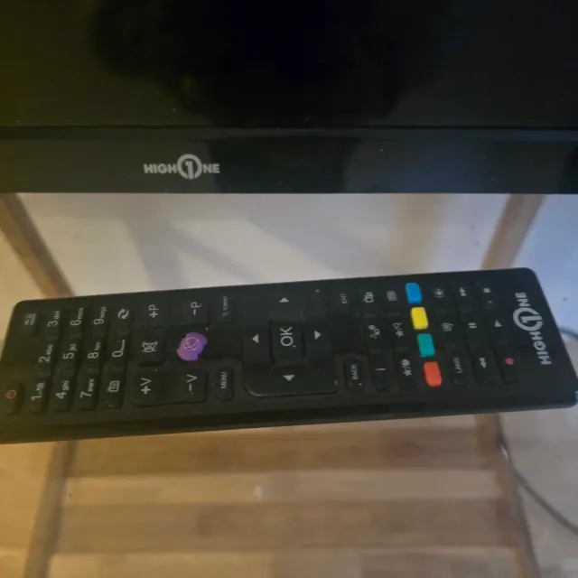 Televisor pequeño negro