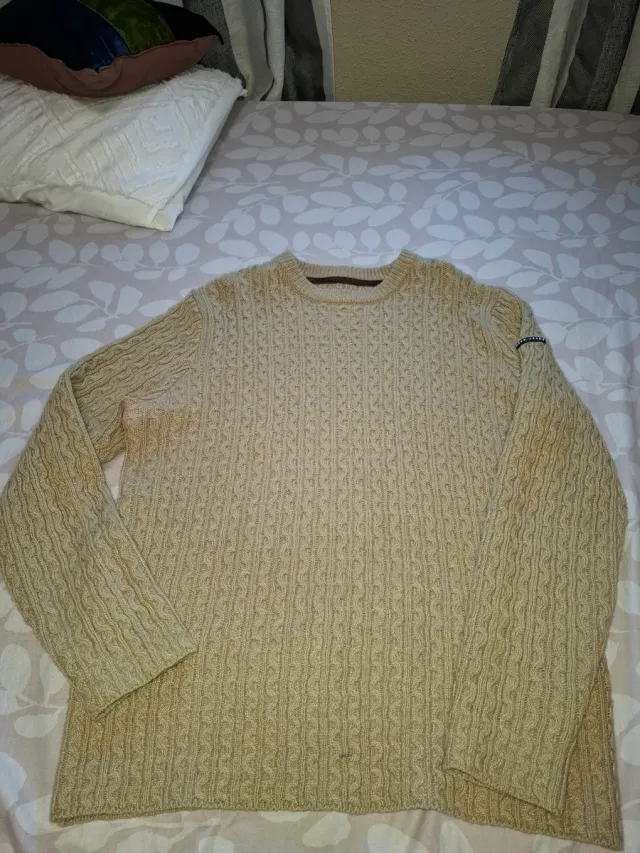 Jersey trenzado beige para frío