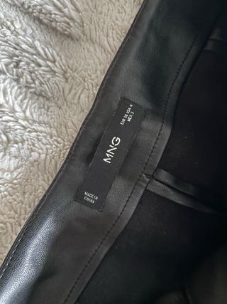Pantalón Mango polipiel negro