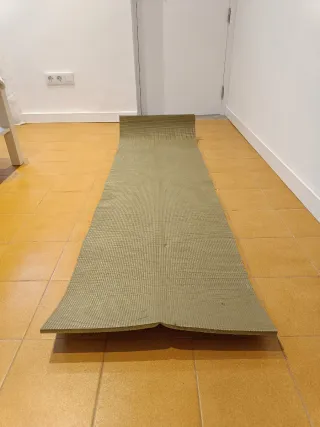 Esterilla de espuma color caqui diversas funciones