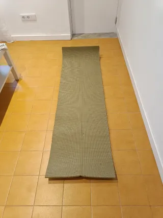 Esterilla de espuma color caqui diversas funciones