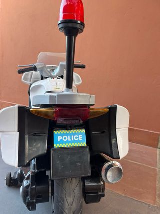 Moto d Policía ATAA Pro para 2 niños y con batería