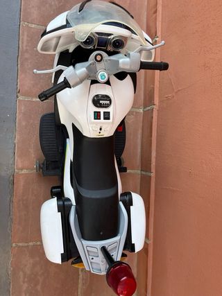 Moto d Policía ATAA Pro para 2 niños y con batería