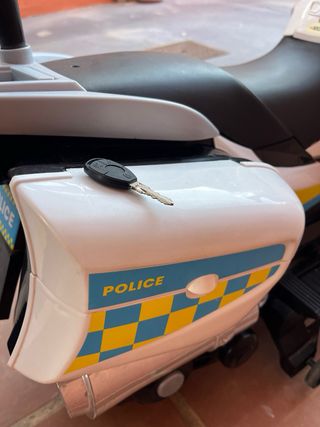 Moto d Policía ATAA Pro para 2 niños y con batería