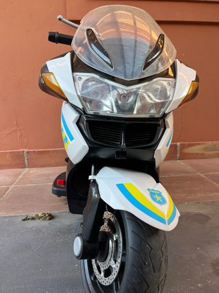 Moto d Policía ATAA Pro para 2 niños y con batería