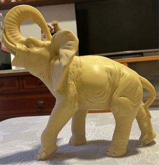 Elefante decorativo de mármol