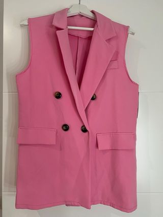 Chaleco rosa de traje
