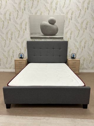 Cama y colchón nuevos
