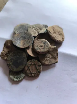 Lote 24 monedas antiguas españolas sin limpiar