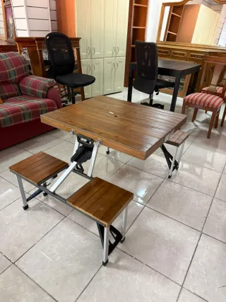 Mesa de madera y metal plegable