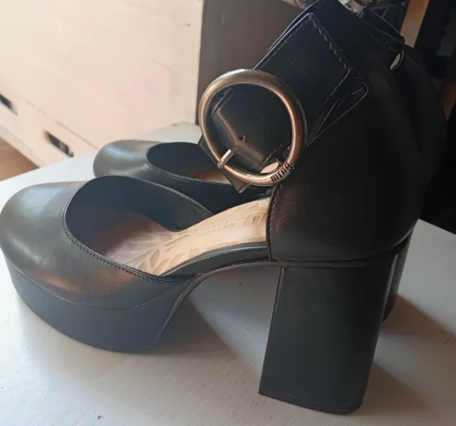 Zapatos Mustang tacón plataforma negros