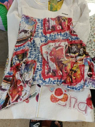 Lote . Abrigo Desigual .