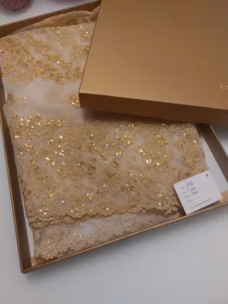 Manteletas de tul en dorado