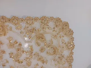 Manteletas de tul en dorado
