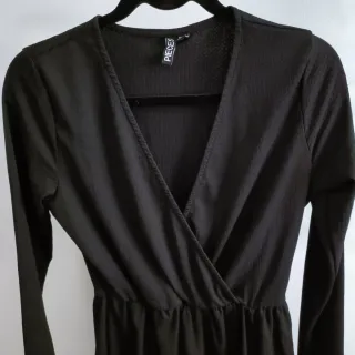 Vestido negro Pieces manga larga