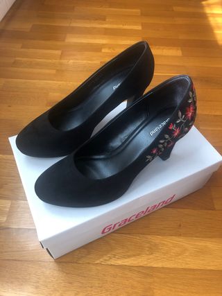 Zapatos de tacón Graceland negros con bordado