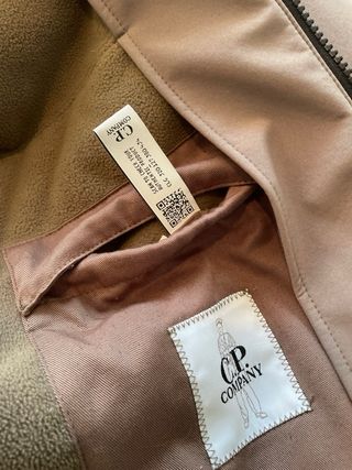 Parka CP Company gris con capucha