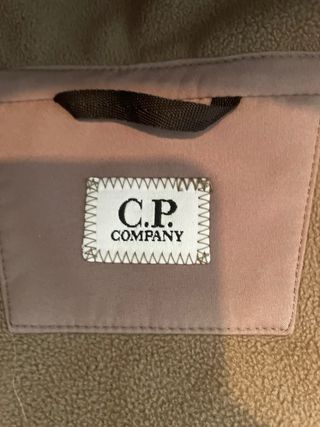 Parka CP Company gris con capucha