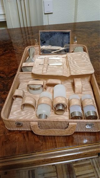 Maleta y Neceser de Cuero Vintage