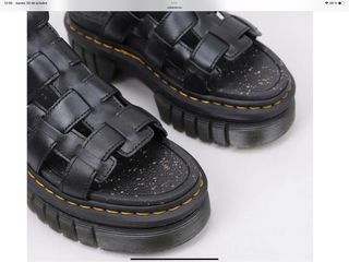Dr. Martens Sandalias Negras Plataforma