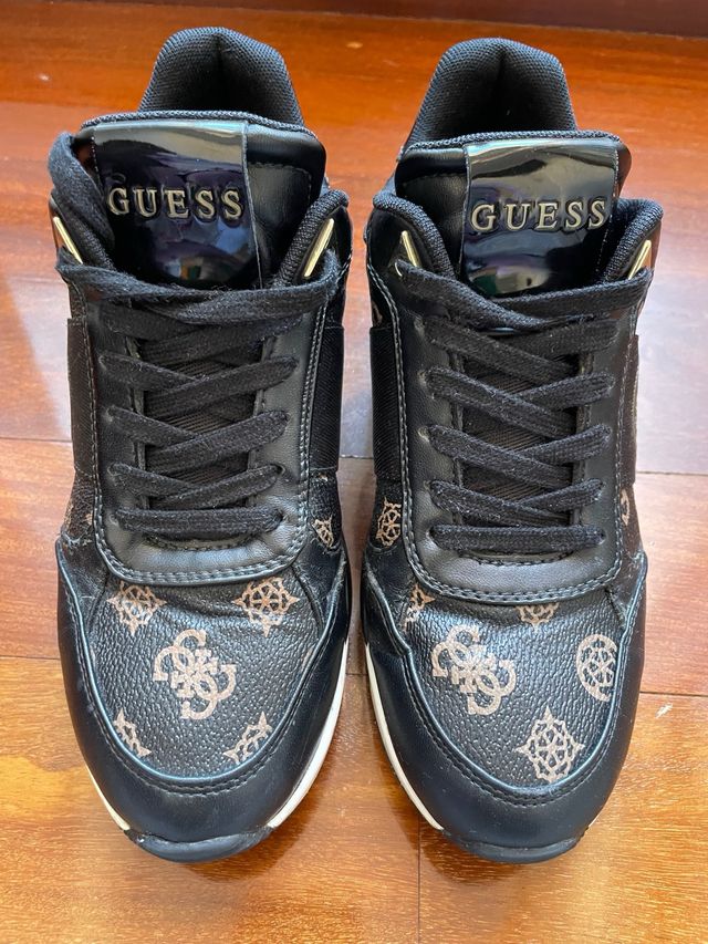Zapatillas Guess Negras y Marrones
