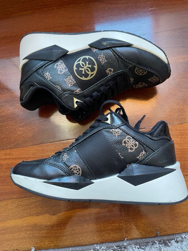 Zapatillas Guess Negras y Marrones